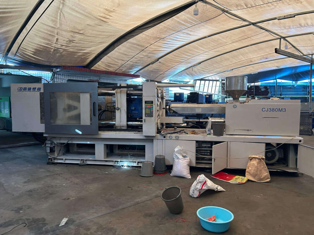 used injection molding machine3